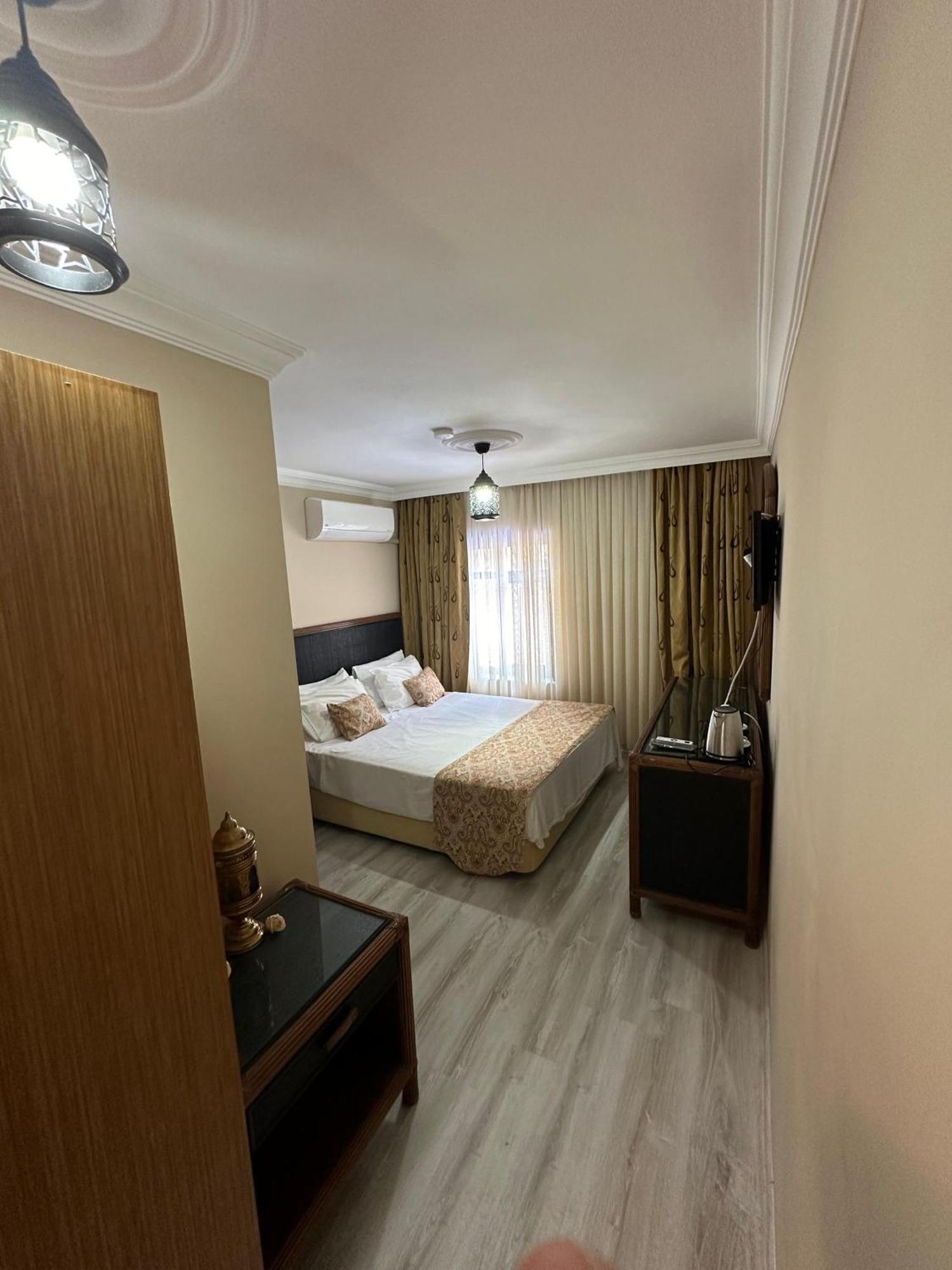 Loost Town Inn Hotel Анталья Экстерьер фото