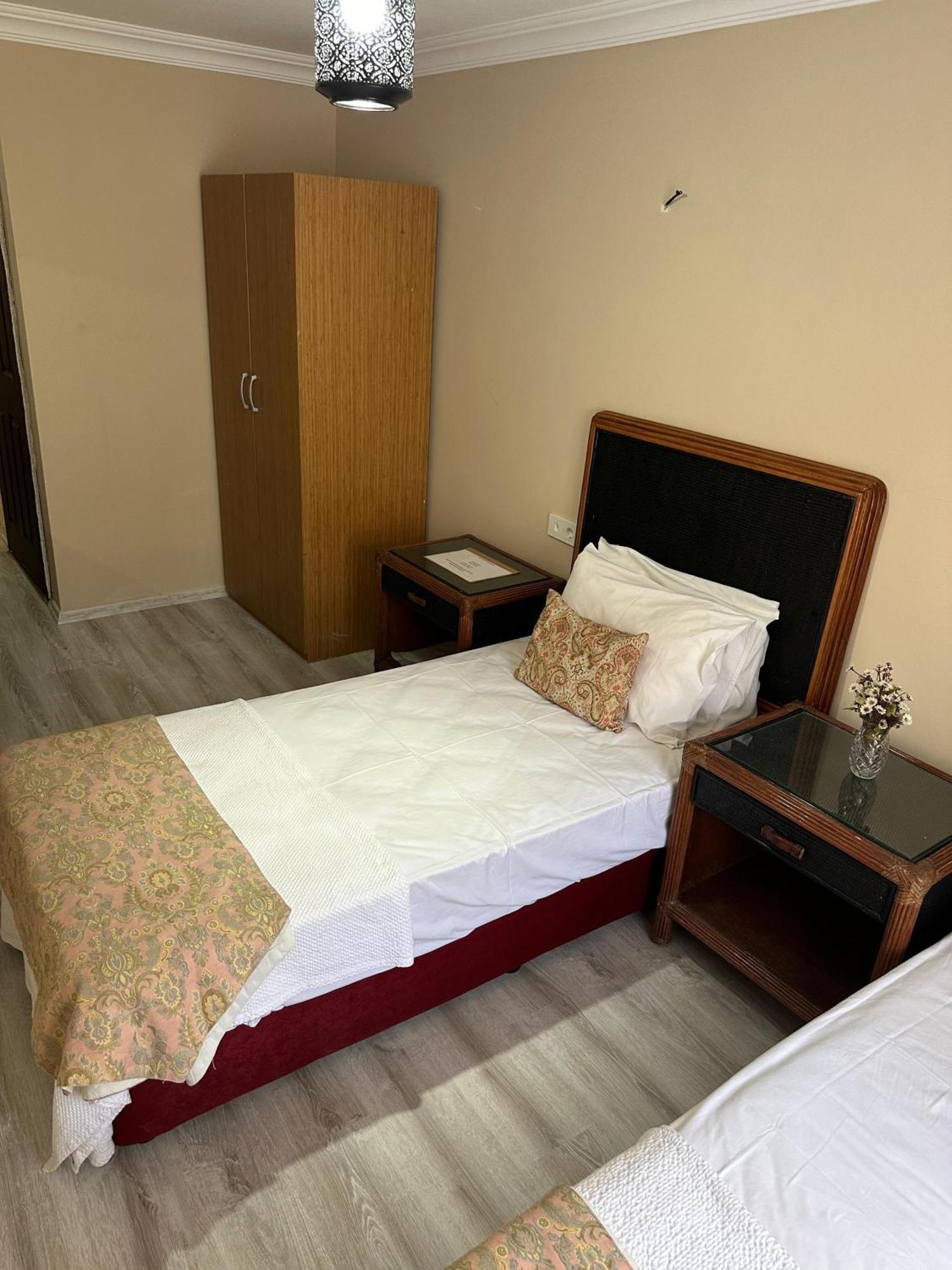 Loost Town Inn Hotel Анталья Экстерьер фото