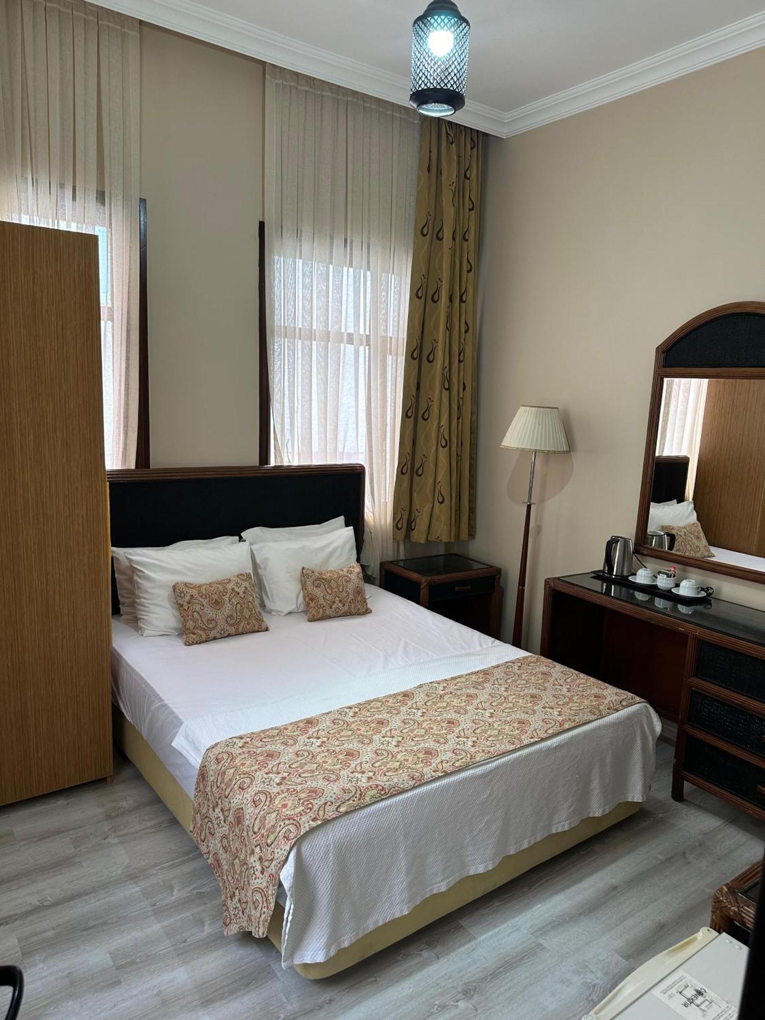 Loost Town Inn Hotel Анталья Экстерьер фото