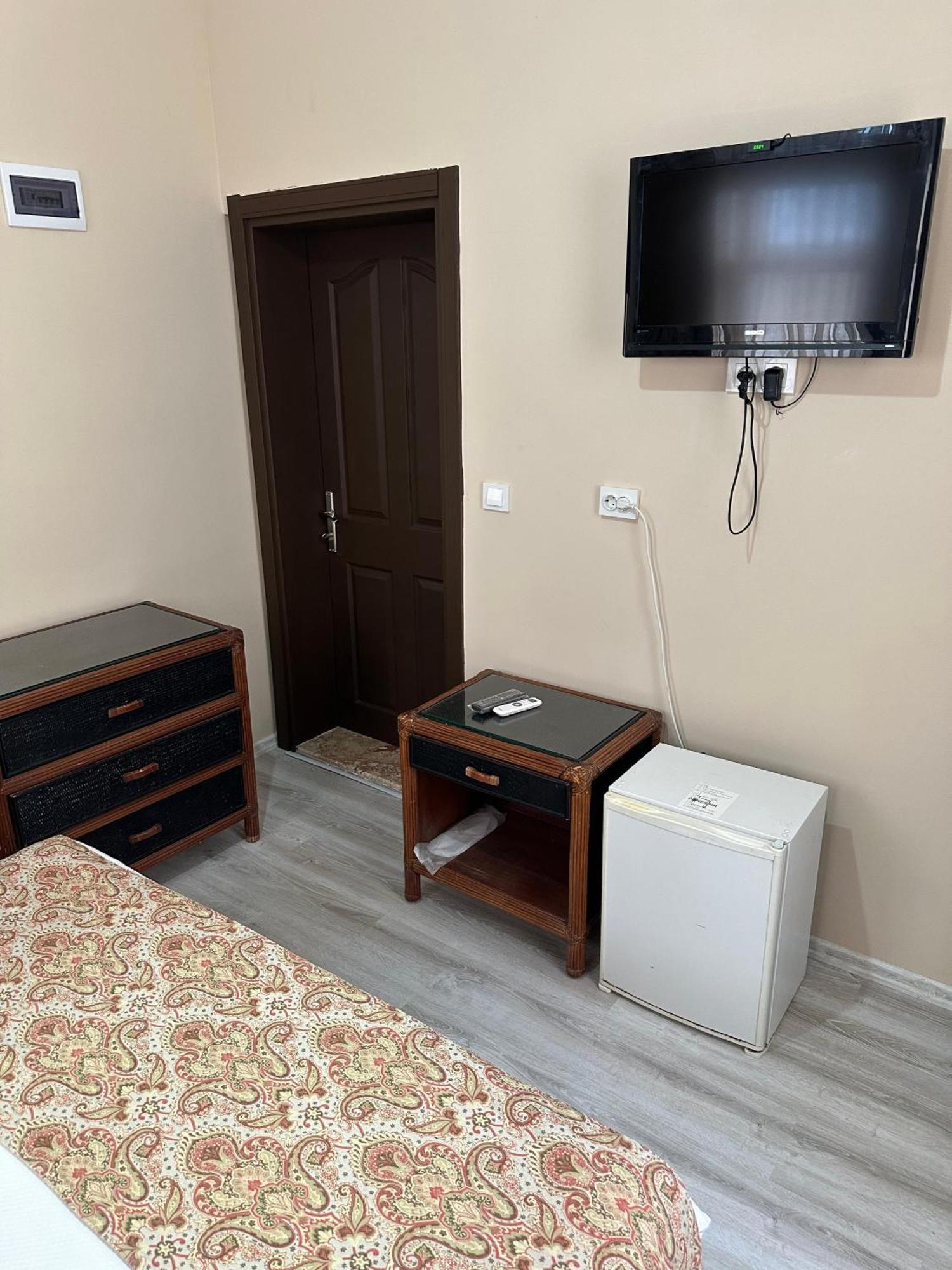 Loost Town Inn Hotel Анталья Экстерьер фото